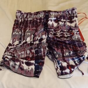 NWT Roma Concept Women's Size Large Abstract Patterned Shorts. Fun, Summer,